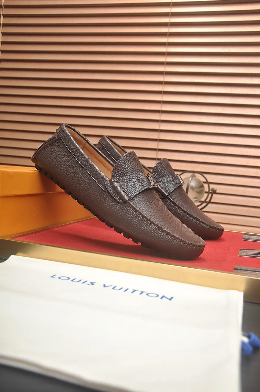 Men's men's shoes 💰420💶 [LV Doudou shoes] (water-dyed cowhide lining) new model is on the market, available on the official website. The new Doudou shoes are processed into single-color materials, and the uppers are made of imported horsehide leather. The body of the shoe is fully hemmed with mark thread, and is lined with imported original cowhide leather. The elegant shoe shape is super suitable for all-matching, and the size is 38-44.